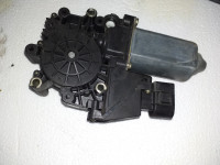 Audi A4 B5 prednji desni motorić stakla