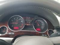 Audi A8 kilometar sat sa velikim Displejem.