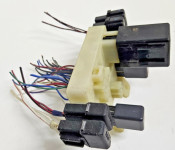 Kutija s osiguračima za držač releja Mitsubishi Pajero Sport 1