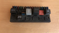 Kutija s osiguračima za PASSAT AUDI 80 90 100 VW 443941822 B