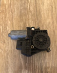Motor prozora prednjeg lijevog prednjeg prozora A6 C5 AUDI 0130821775