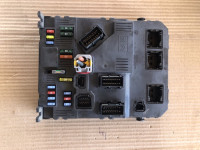 PEUGEOT CITROEN BSI kompjuterski modul 9657999680 BSM