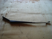 POLUGA BRISAČA LIJEVA FORD FOCUS