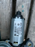 PRODAJEM MOTORIC ZADNJEG BRISAČA PASSAT B6 !!!!
