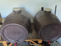 Bačve za vino - 1 plastična i 2 hrastove