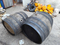 Drvene vinske bačve od 300 i 260 litara