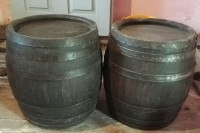 Dva drvena bureta-cijena po kom