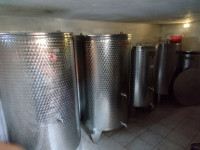 NOVO: INOX bačva LETINA 1100 L (konusno dno, noge)