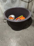 Plastična kaca cirka 400 l
