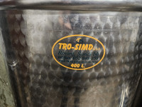 Prodajem dvije inox bačve 400l