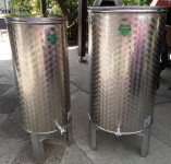 Prodajem inox bačve za vino.