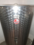 Prodajem INOX bačvu 320 l