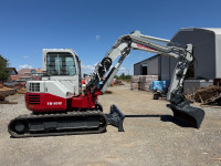 Takeuchi TB180FR Powertilt