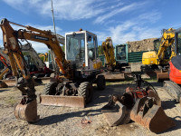 Bager na kotačima Komatsu PW30