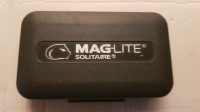 Maglite Solitaire - kutijica, 2x žaruljica, vezica, gumice...