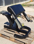 TECHNOGYM PURE STRENGTH SCOTT BENCH