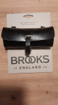 Brooks challenge torba za sic 0.5 L crna kožna