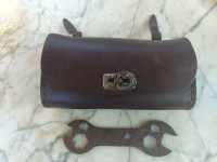 Kožna torbica-bisaga