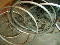 NOVI zadnji KOTAČ ZA 28 cola