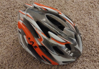 Las biciklisticka kaciga