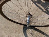 Zadnji točak torpedo nožna kočnica, 26 Coli dupla felga.Točak kako nov