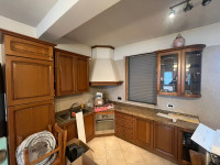 Drvena kuhinja orah/masivna vrata/mramor