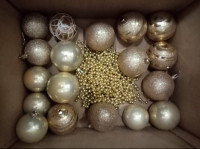 18 ZLATNIH KUGLICA + ZLATNI LANAC 8 m