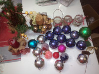 30 kom RAZNIH BOŽIĆNIH UKRASA, KUGLICE,SVIJEĆNJACI