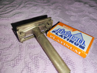 Gillette safety razor Made in England 7cm I britve