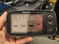 Raymarine i40 depth display