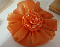 NARANČASTI BROŠ CVIJET - NOVO