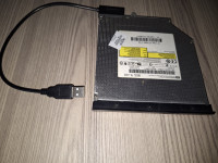 Optički DVD uređaj sa USB priključkom pogodan za laptope koji ga nemaj