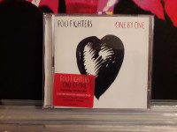 Foo Fighters - One By One - CD / DVD