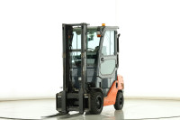 Dizelski viličar Toyota 8FD30 – 3.000 kg, SAS, triplex, 3.0t