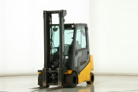 Jungheinrich EFG-S30 el. viličar – 3000 kg, triplex, bočni pomak