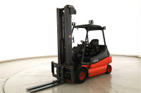 Linde E-30-03 – električni, 3 t, triplex, sideshift, 590 cm