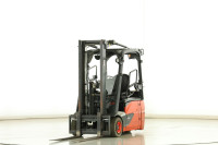 Linde E16-02 – trokotačni električni viličar 1.6t, bočni pomak