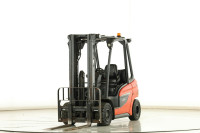 Linde H25D-01 dizelski viličar – 2500 kg, triplex, vanjski rad