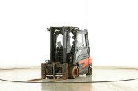 Električni viličar Linde E35L – 3.5t, bočni pomak, triplex, 80V