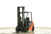 Toyota 02-8FDF25 dizelski viličar – 2500 kg, triplex, vanjski rad