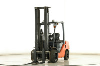 Toyota 02-8FDJF35 dizelski viličar – 3500 kg, triplex, teški teren