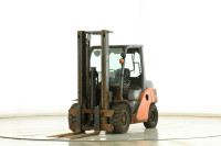 Toyota 40-8FD40N dizelski viličar – 4000 kg, triplex, teški rad