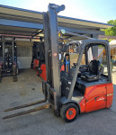 Viličar Linde elektro E16C-01, 1.600 kg, triplex (+6 m)