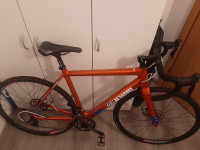  

 

 

 

 

Prodaje se Cinelli Veltrix cestovni bicikl, M vel.