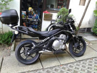 Kawasaki er 6 n crni,kao nov.2008 god originalni 8800 km 3900 eura