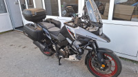 Suzuki DL1050 V-Strom - 2023 - puno opreme - kao nov - garancija