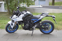 Suzuki GSX-8S, puno dodatne opreme
