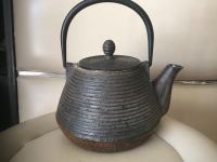 Antikni japanski čajnik od lijevanog željeza ručni rad