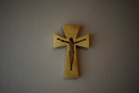 Drveni zidni križ
