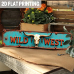 Drveni znak u stilu Divljeg zapada s natpisom "WILD WEST"